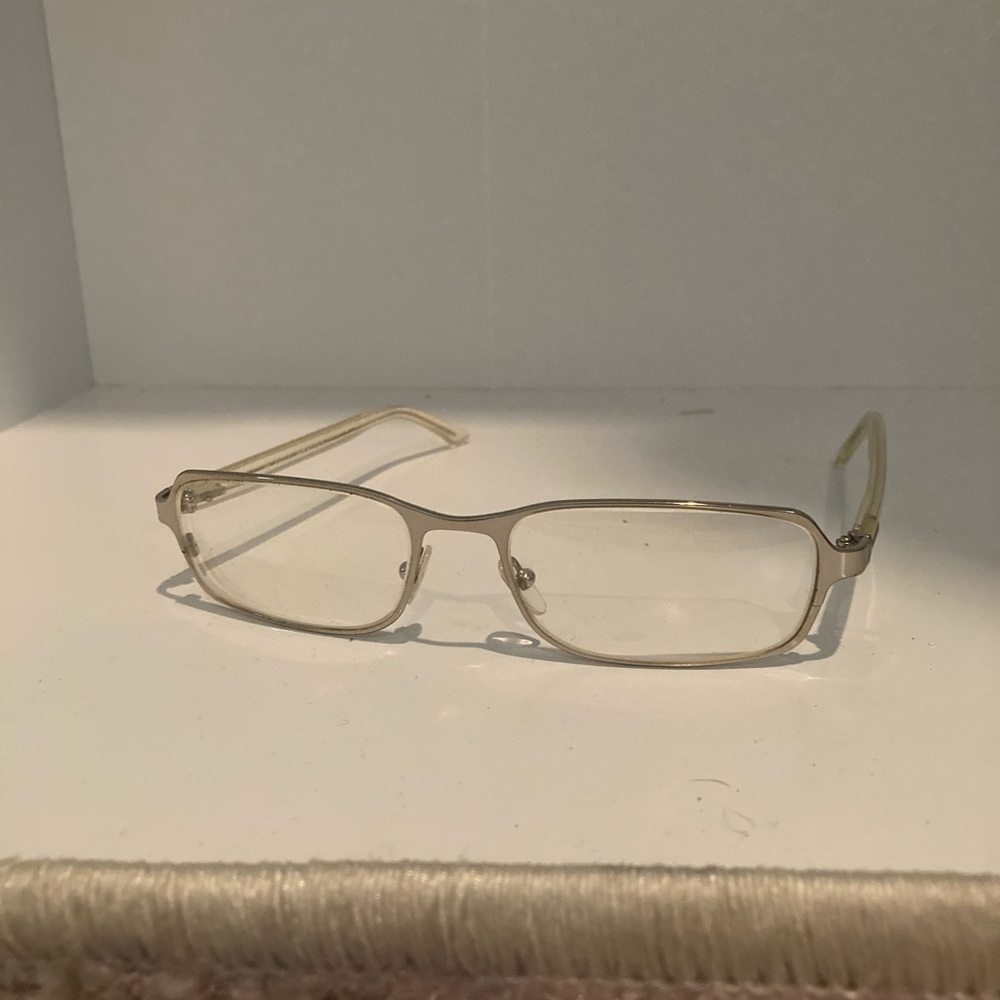Gucci glasses. lenses are prescription. No Gucci case.
